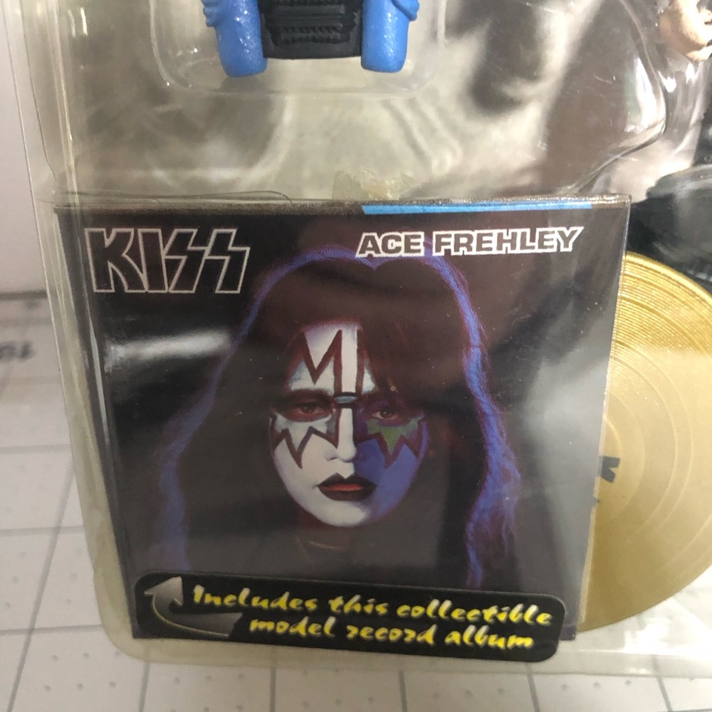 KISS  Ace Frehley Ultra Action Figure 1997 Factory Sealed - Picture 2 of 7